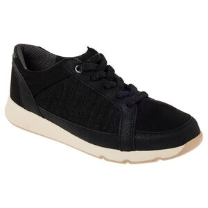BZees Recover Crochet Casual Black Sneakers Brand New Shoes